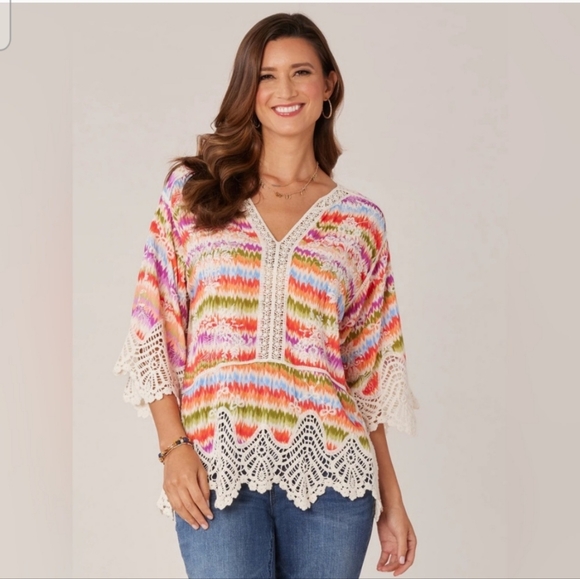 Democracy Tops - Democracy V-Notch Neck Peplum Crochet Printed Woven top, S, EUC